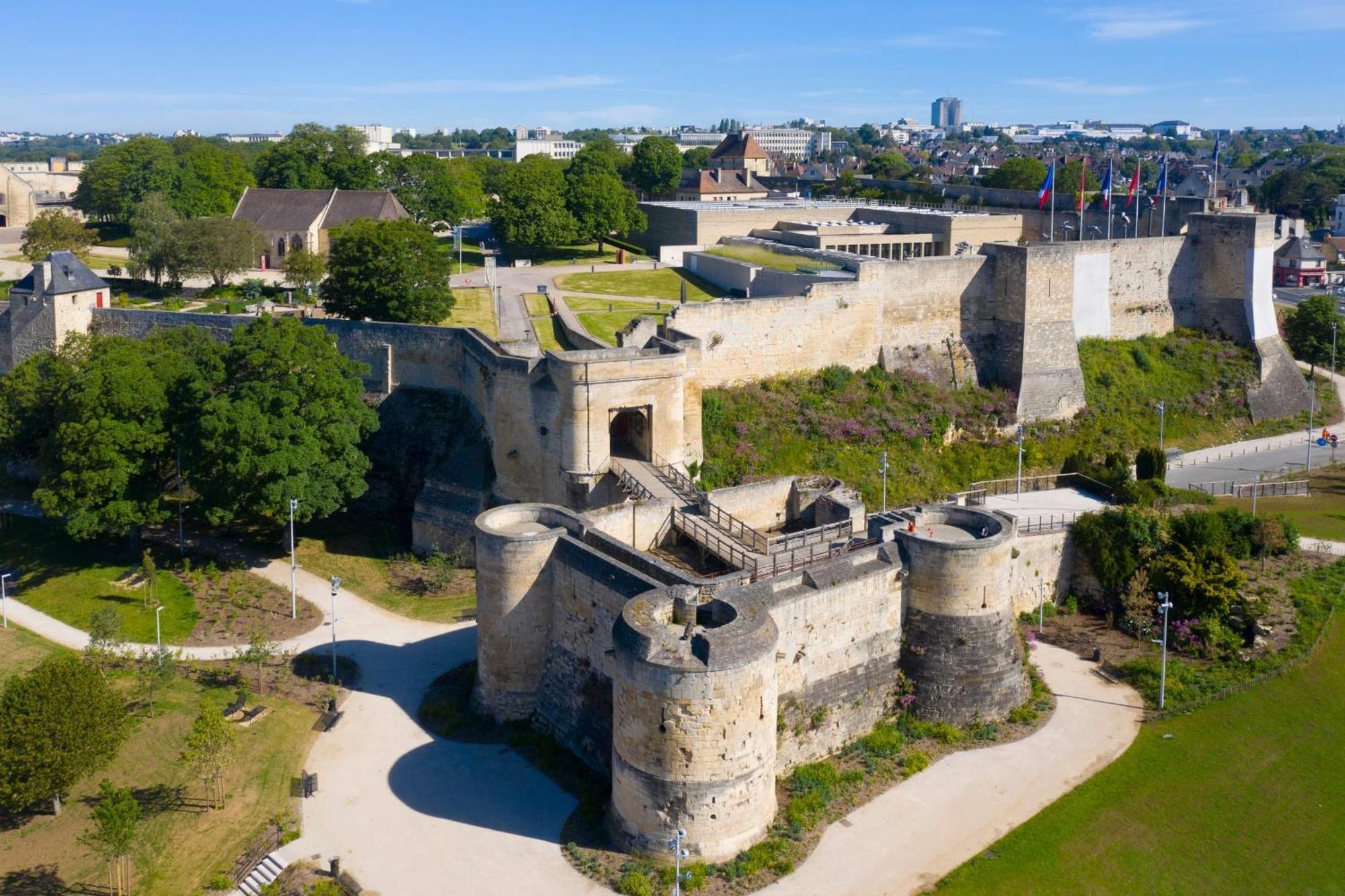 La Plume De Malherbe - Parking - Coup De Coeur Caen